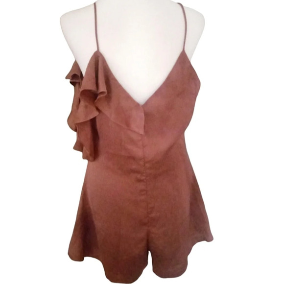 Dress Forum Dusty Rose Asymmetrical Ruffle Romper Feminine Size Medium - Picture 3 of 9